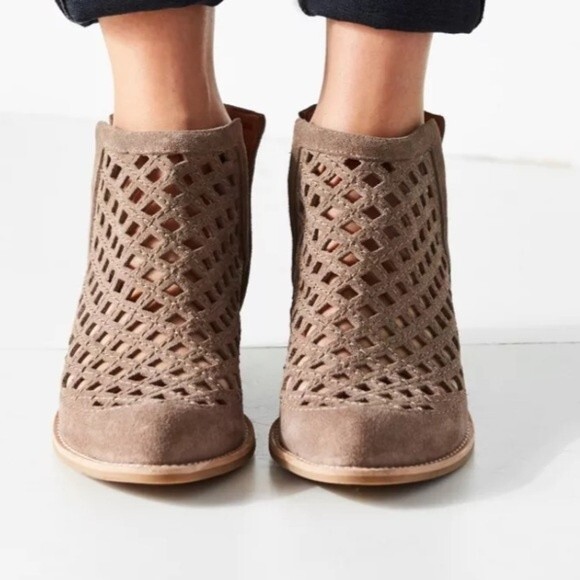 Jeffrey Campbell Taggart Ankle Booties in Taupe 6.5 - Picture 5 of 14